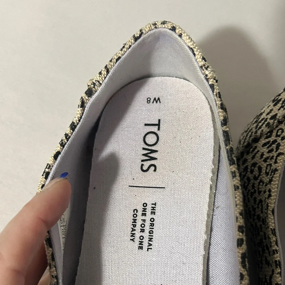 TOMS Animal Print Canvas Slip-Ons ladies size 8‎